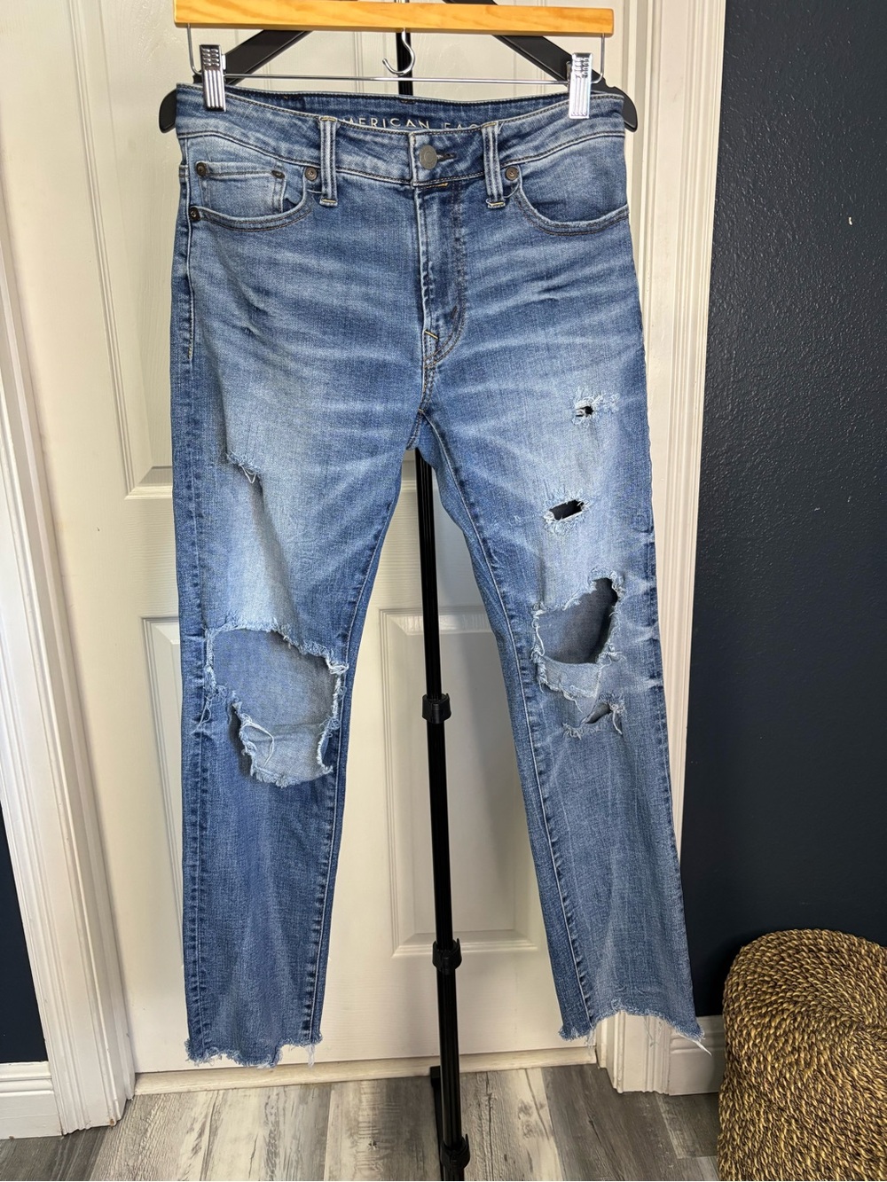 American Eagle Light Blue Denim Jeans - Picture 3 of 8